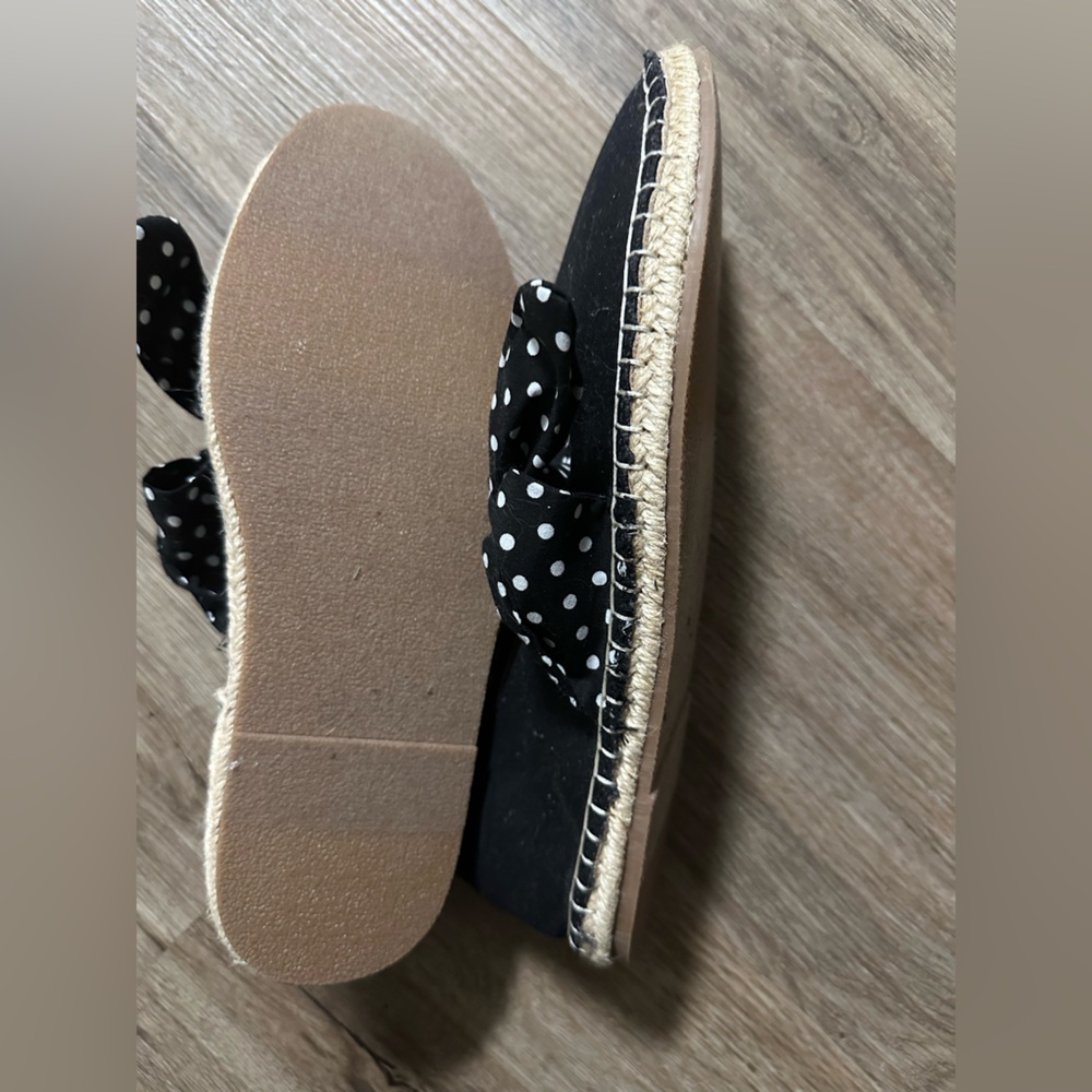 TORRID NWOT SIZE 9.5 WW POLkA DOT BOW ESPADRILLE FLAT SHOES BLACK & WHITE - Picture 2 of 4